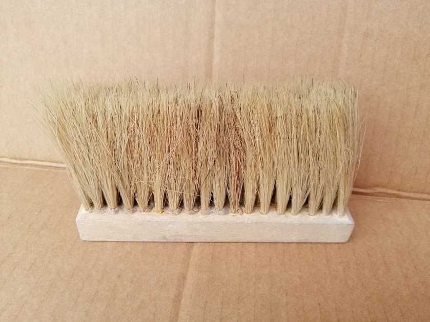 Pędzel malarski bez rękojeści. Wiekowy, z czasów PRL, ze stęplami.