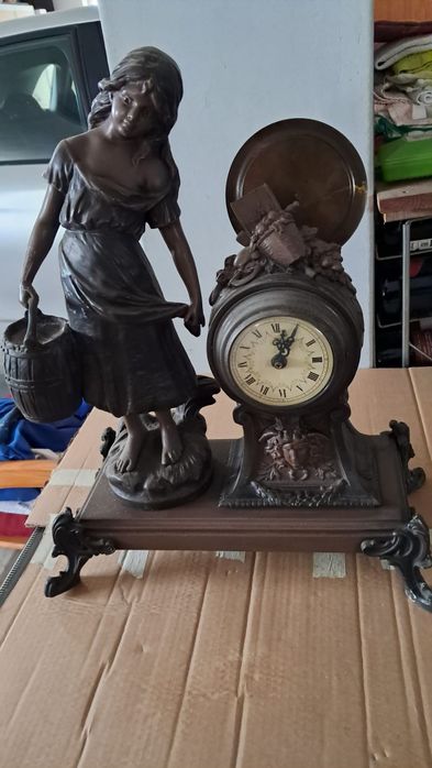 Vendo relógio estátua antigo