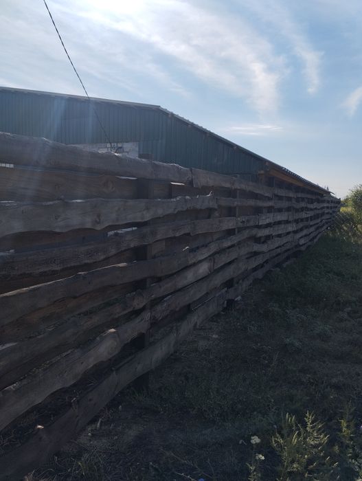Гарна та велика земельна ділянка з забудовою