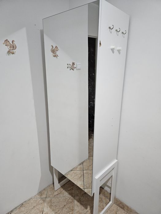 Szafa do przedpokoju z lustrem garderoba