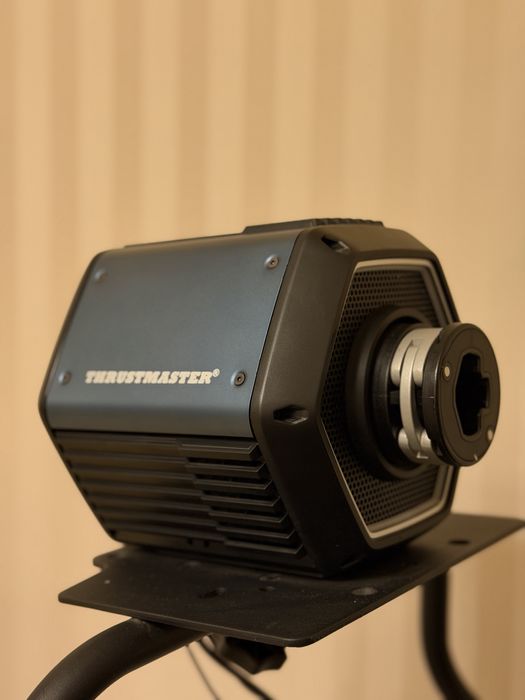 База Thrustmaster T818