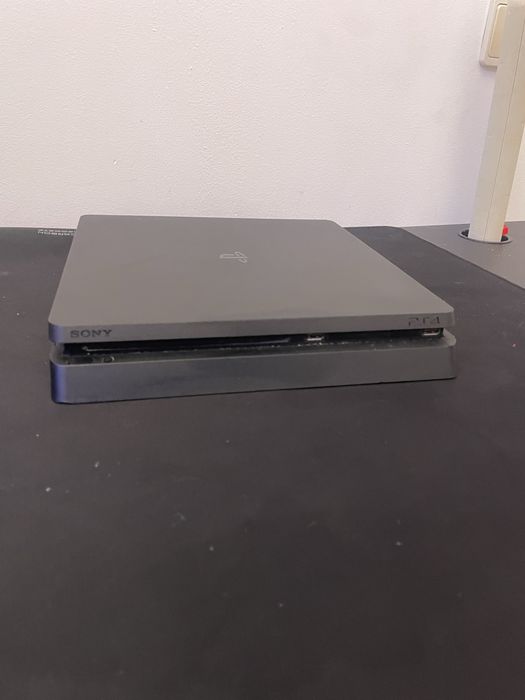 ps4 slim  e comando nao original