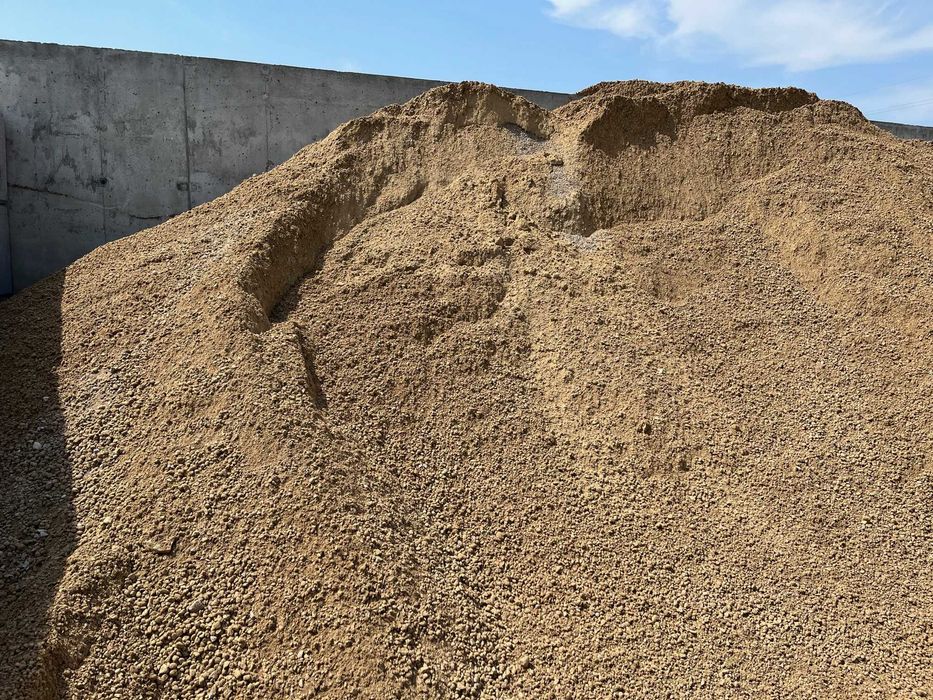 Piasek / Humus / Gruz / Kruszywa / Podsypki / Beton
