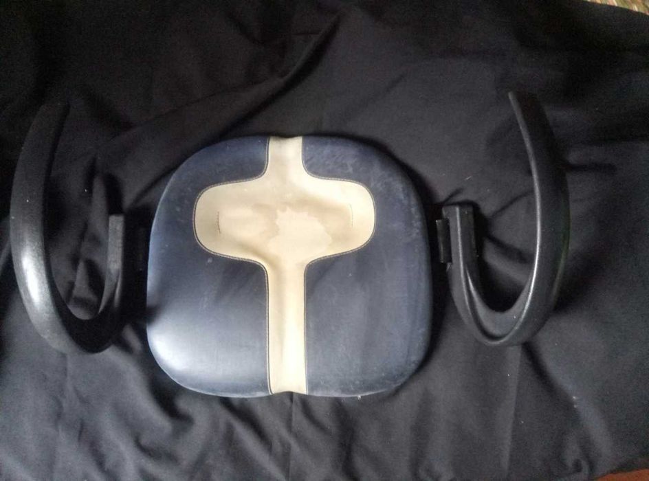 стул с ручками для офисного или геймерского кресла