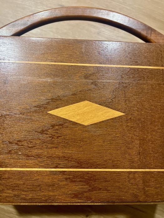 Porta-revistas em madeira