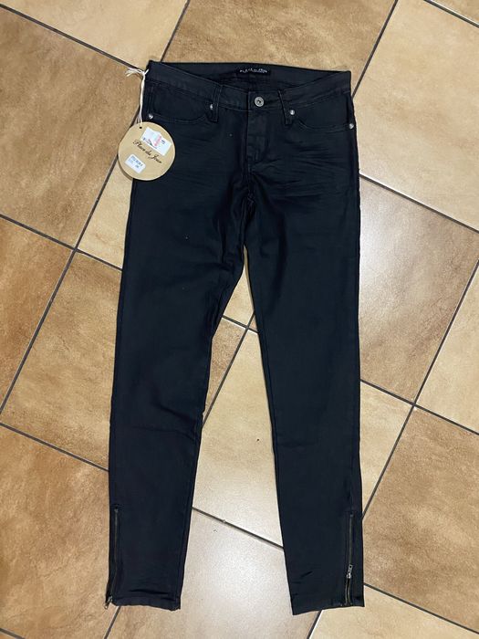 Spodnie skiny z zamkami na nogawkach