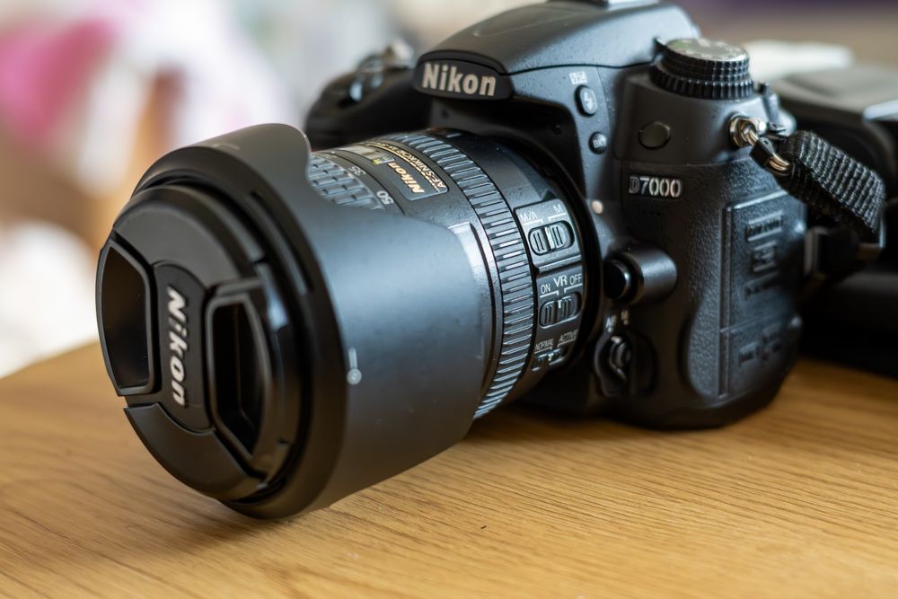 Nikon D7000 + 55-200 VR + SB-800 + 2 акумулятори.