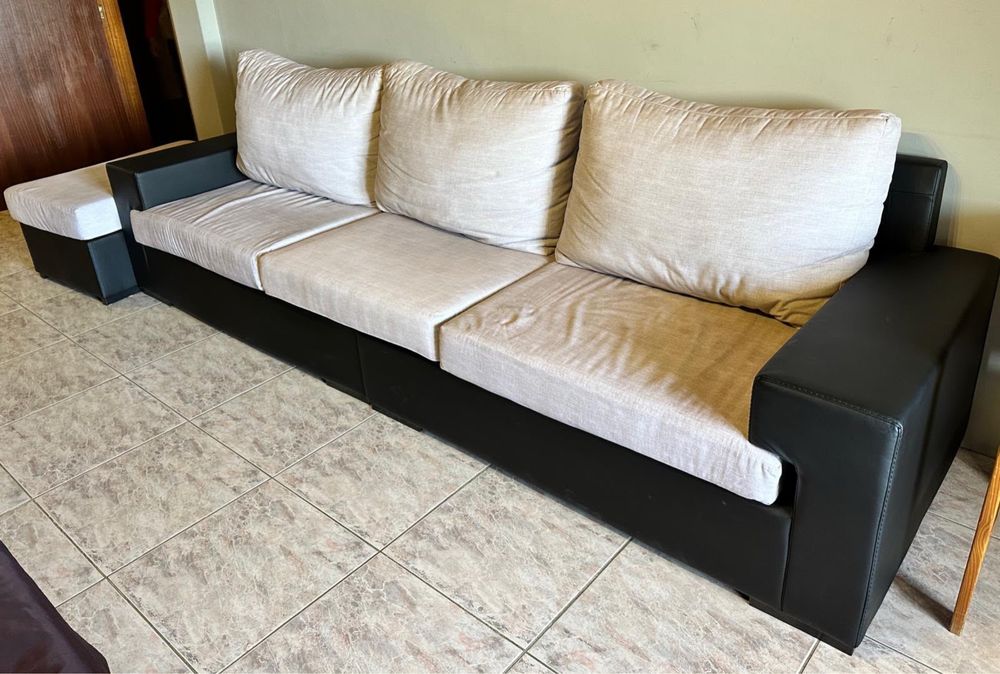 Sofá de 3 lugares + Chaise Long (Pufe) – Excelente Estado