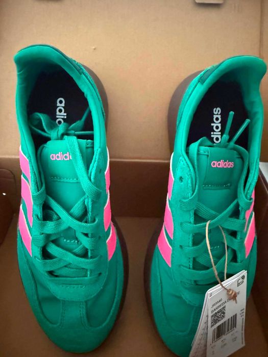 Tênis adidas novos