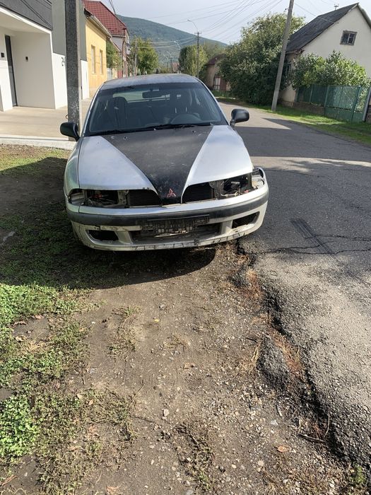 На Запчастини Mitsubishi Carisma 1.8 GDI 2000року