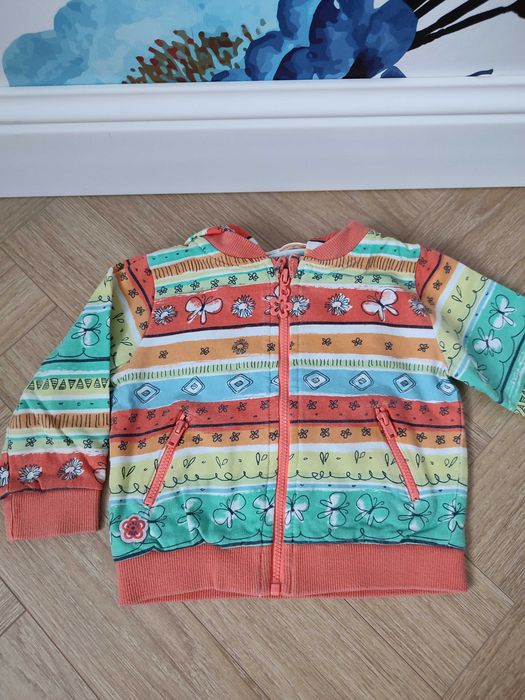 Zestaw ubrań dla dziewczynki, bluza, jeansy, rozmiar 80.