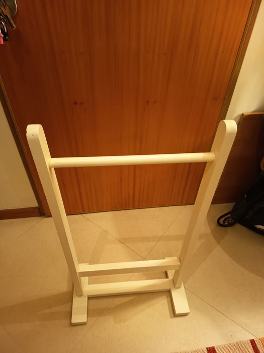 Cabide para quarto de criança