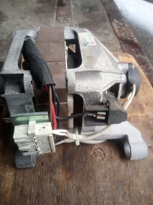 Продам электродвигатель б/у, Ariston AVTL 104