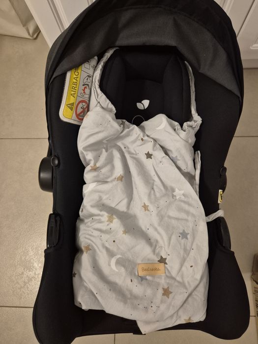 Fotelik Joie I-snug wraz z bazą