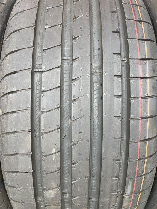 Шини.  245/45/18