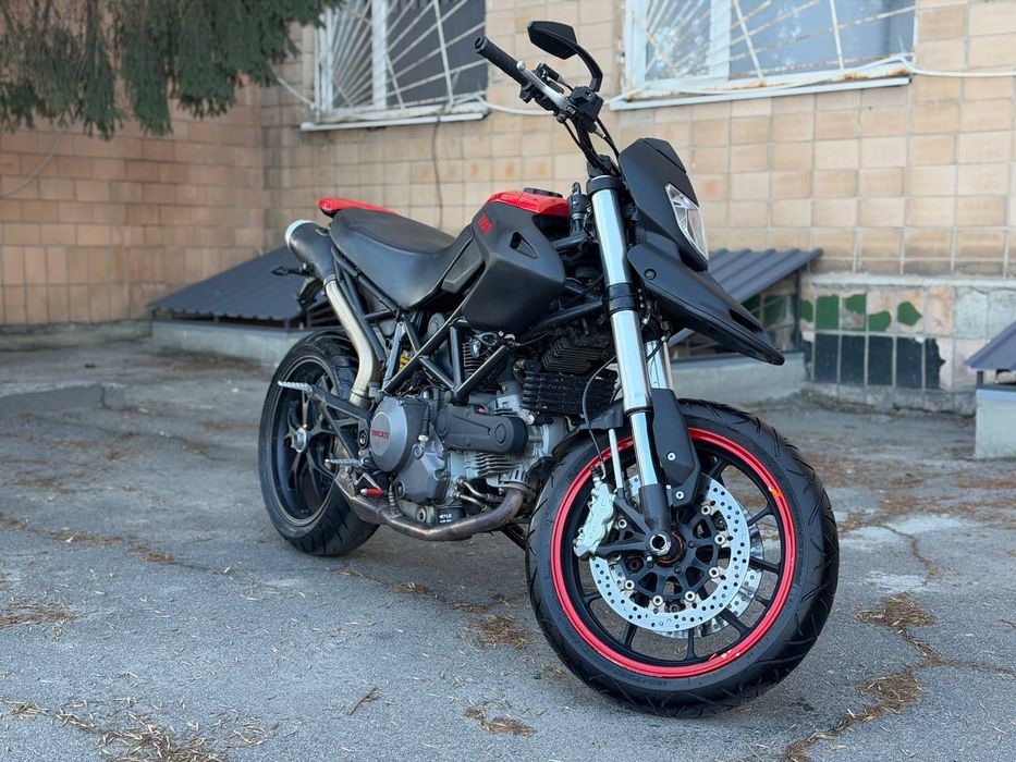 Ducati hypermotard 796