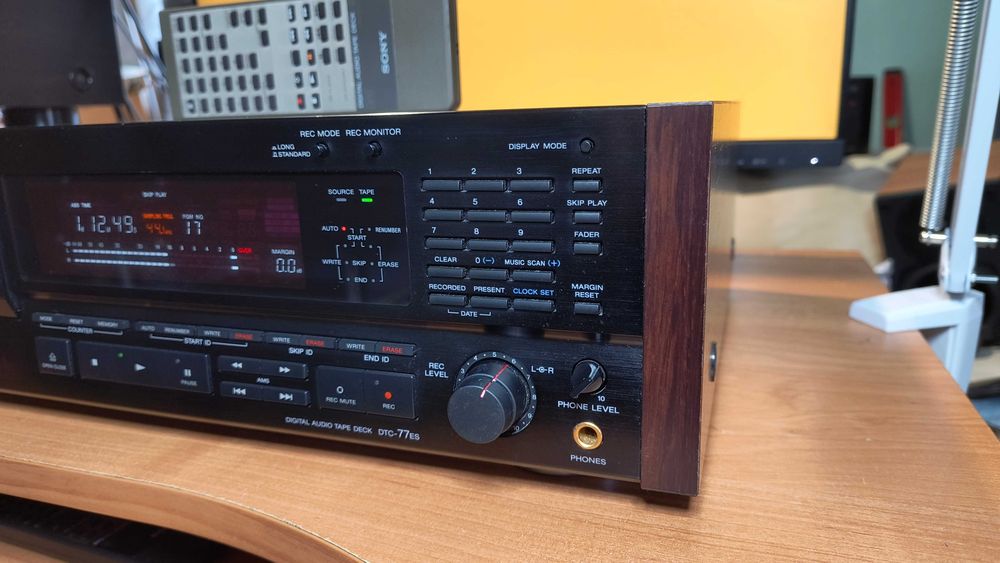 Sony DTC-77ES Magnetofon Dat tylko 187h przebiegu + pilot