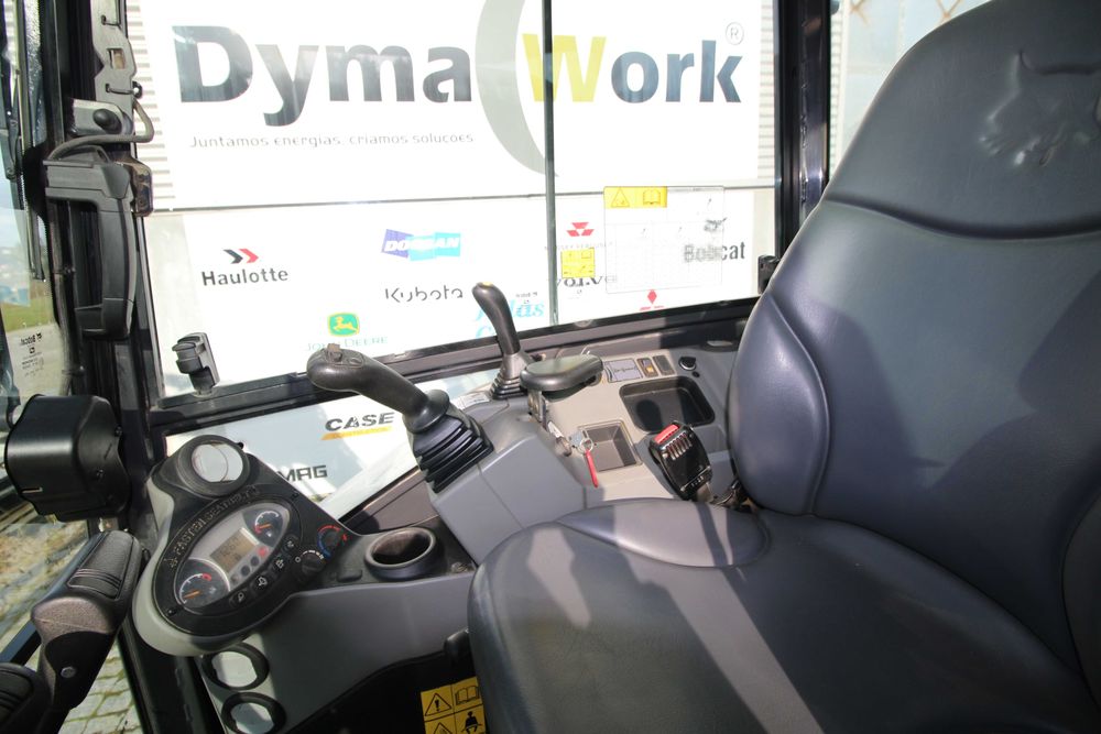 MInigiratória de Rastos escavadeira Bobcat E35 Z