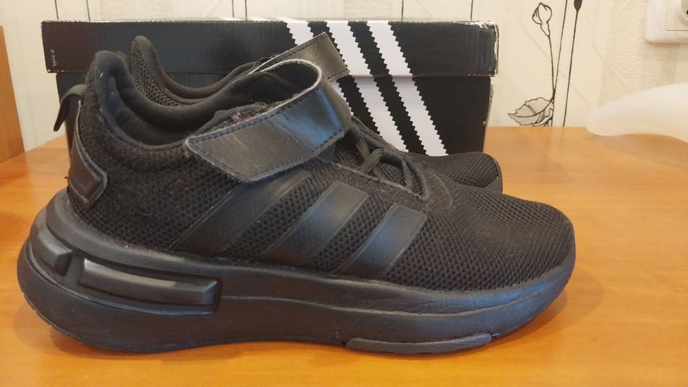Продам подростковые кроссовки адидас Adidas  в новом состоянии