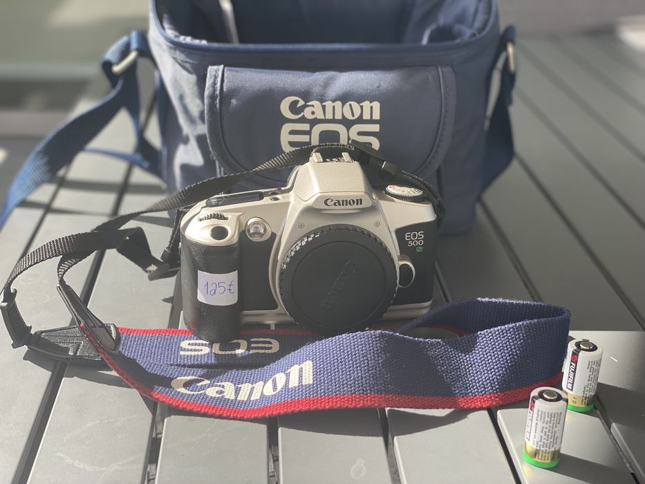 Máquina fotográfica Canon EOS 500 N com bolsa