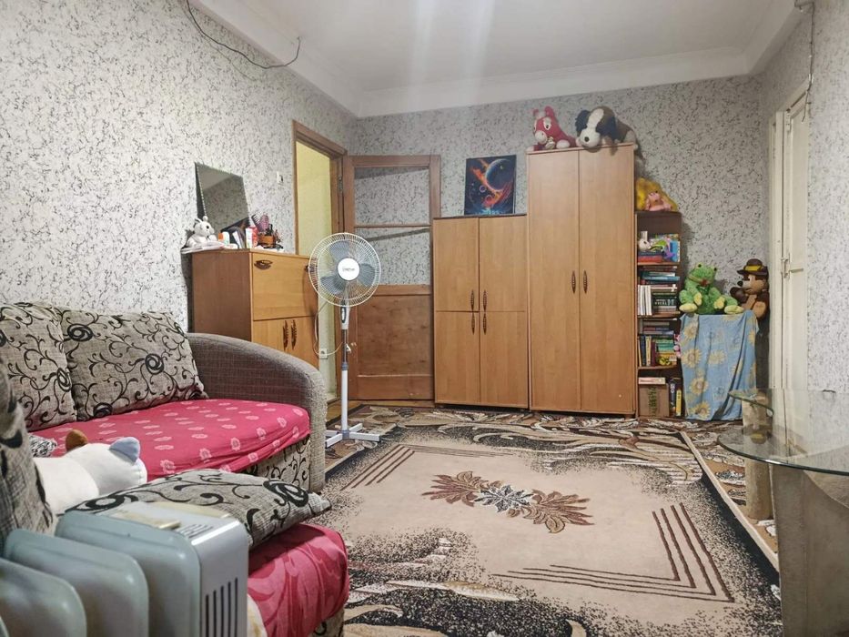 Продам 1 ком. квартиру в центре, н. Независимой Украины на 2 этаже пятиэтажного дома