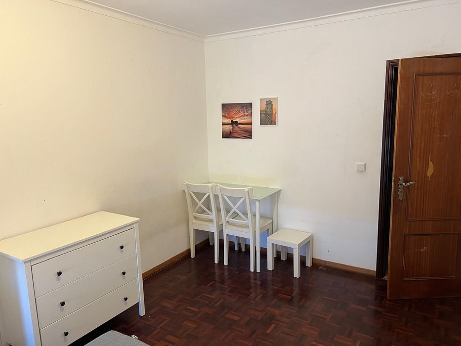 Alugo quarto para casal na Rinchoa