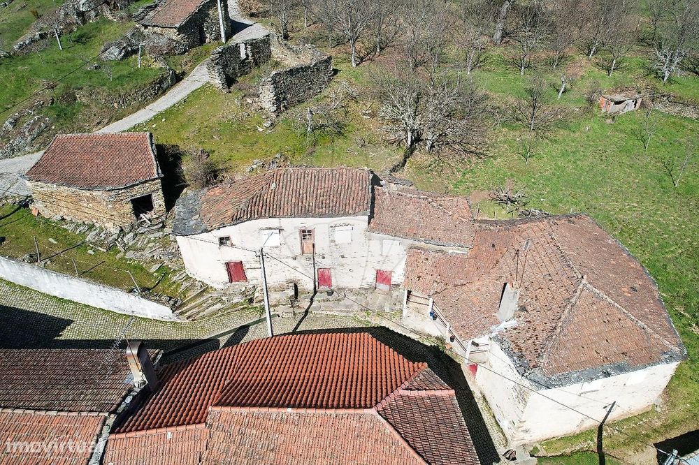 Moradia T4 para venda — Moimenta E Montouto, Bragança