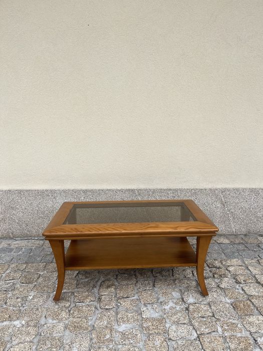 Mesa de Centro em Madeira e Vidro – Nova/Nunca Usada – Muito Robusta