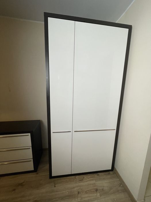 Duża szafa z komodą