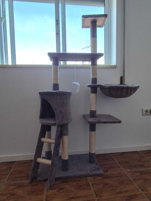Arranhador para gatos novo