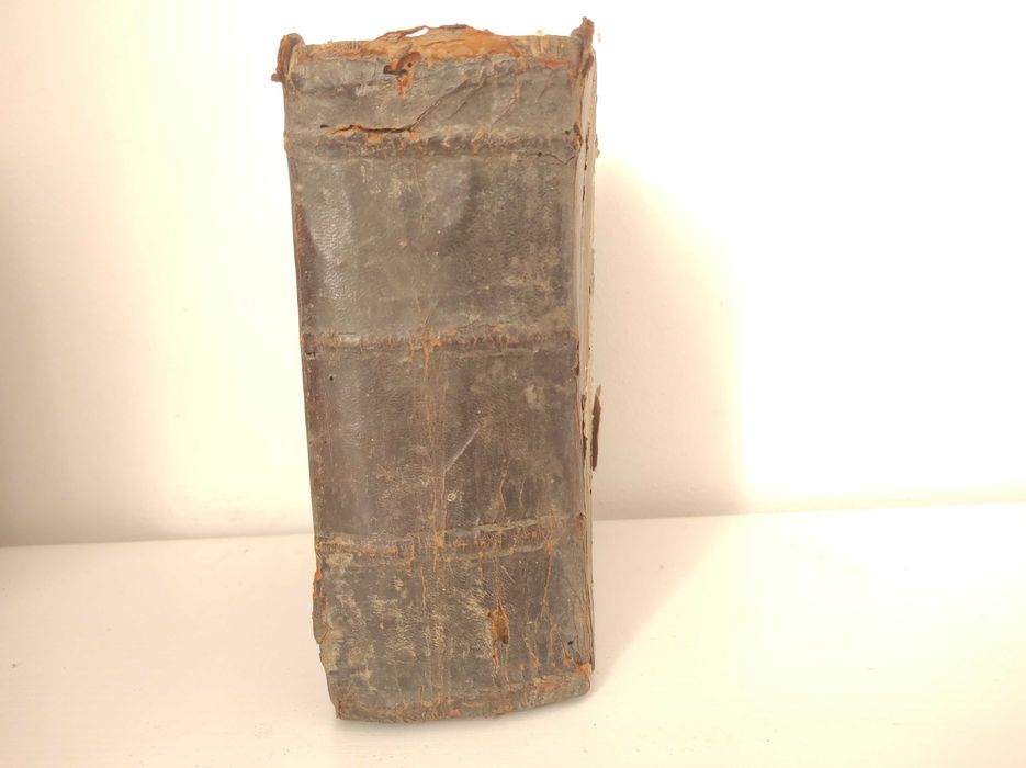 Старинная редкая Библия 1692 год.