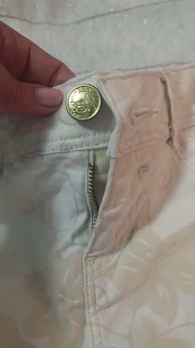 Calças cremes elásticas Bershka skinny