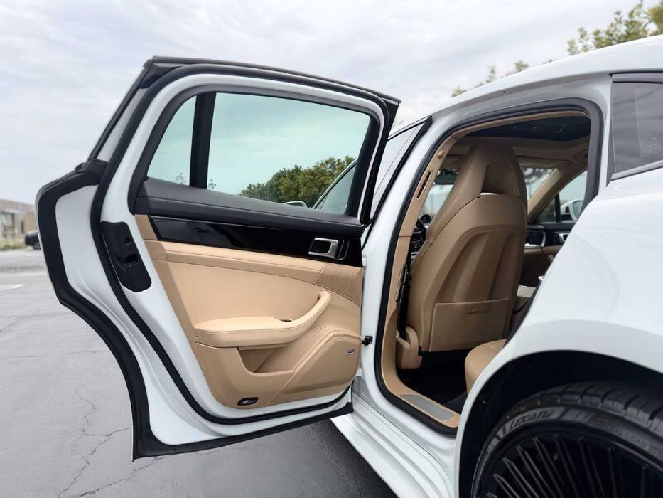 Porsche Panamera      2018