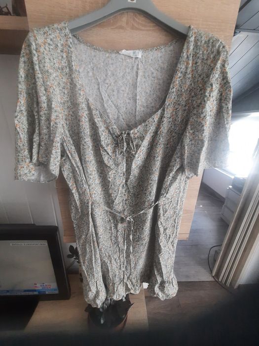 Sukienka w kwiatuszki 46-48