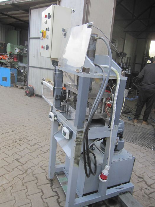 Prasa hydrauliczna wykrawarka posuw