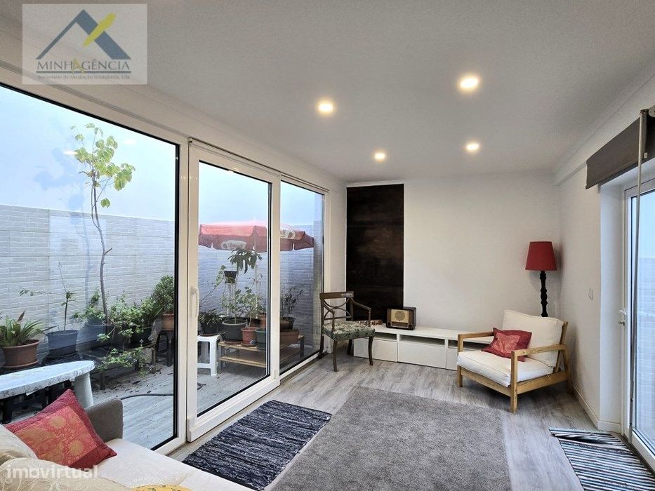 Moradia T3 remodelada na Rua Batalha do Viso em Setúbal