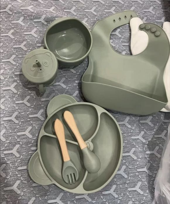 Набір дитячого силіконового посуду на присосках, зелений
