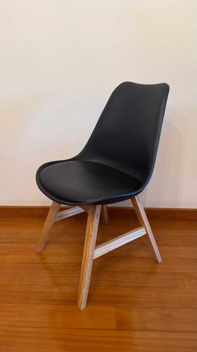 Cadeira almofadada c/ pernas madeira (conj. de 6 Un), excelente estado