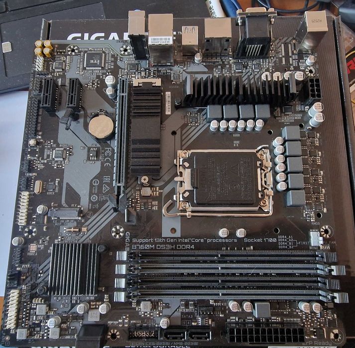 Материнська плата  1700 сокет , Gigabyte B760M DS3H DDR4. Intel B760