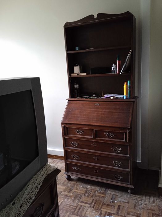 Moveis de casa de jantar complelta em madeira