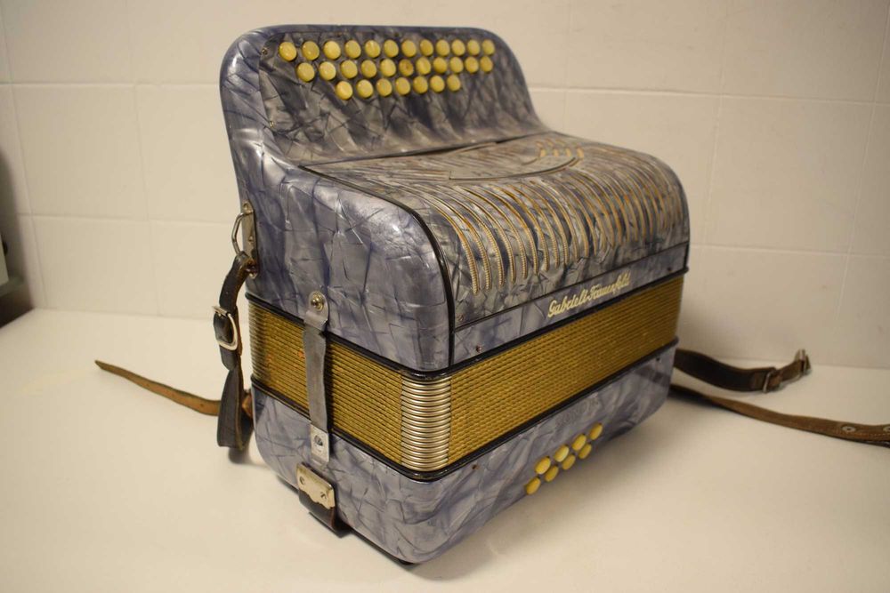 Concertina hohner club IIb Victoria 2 Voz Tonalidade. Do. N 70