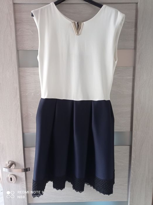 Śliczna sukienka rozm S/M , stan bardzo dobry !