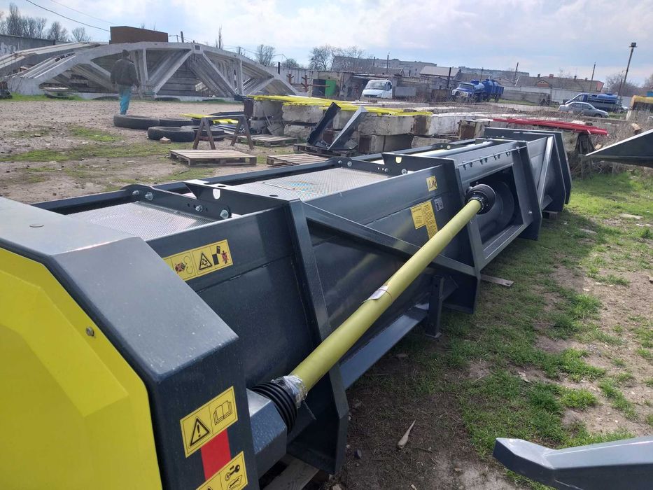 Жатка соняшникова UNICORN від ВИРОБНИКА під комбайн New Holland, Нью-Холланд/ Caterpillar, Катерпіллер / Challenger, Челленджер від 6 до 12 метрів