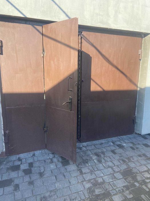 Металеві ворота з товстого металу