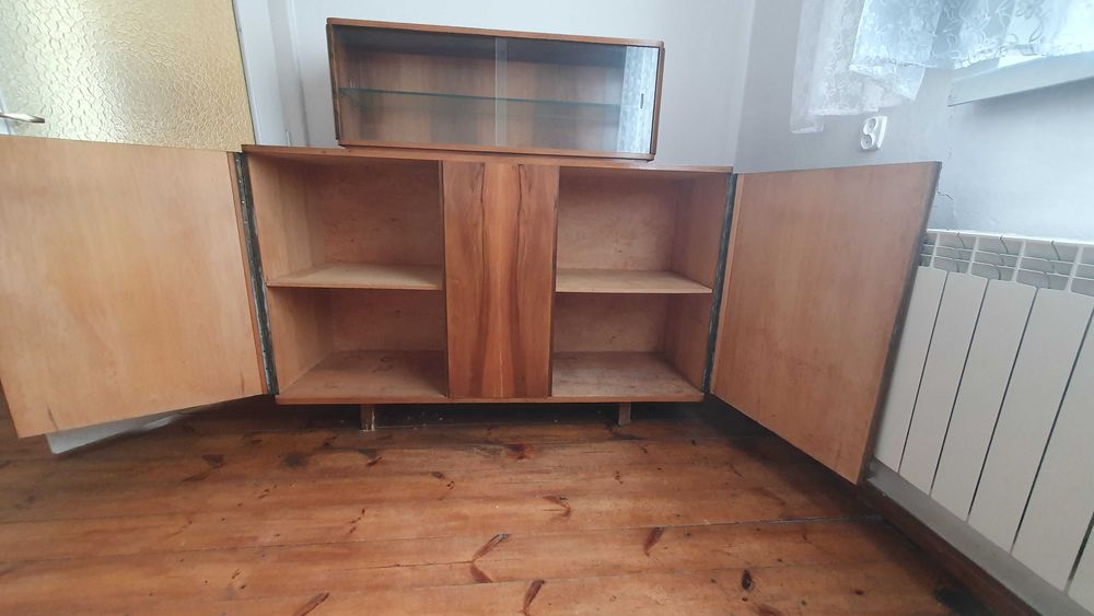 Kredens zabytkowy z witryną