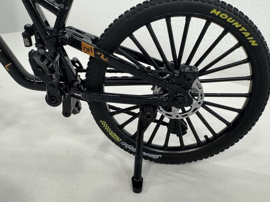Mountain bike miniatura. Tamanho 1:12. Lindissima