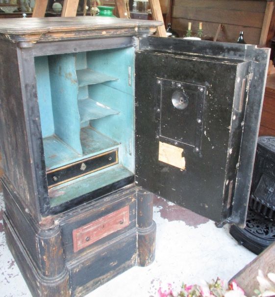 Antigo cofre Fabrica de João Thomaz Cardoso - Villa Nova de Gaya