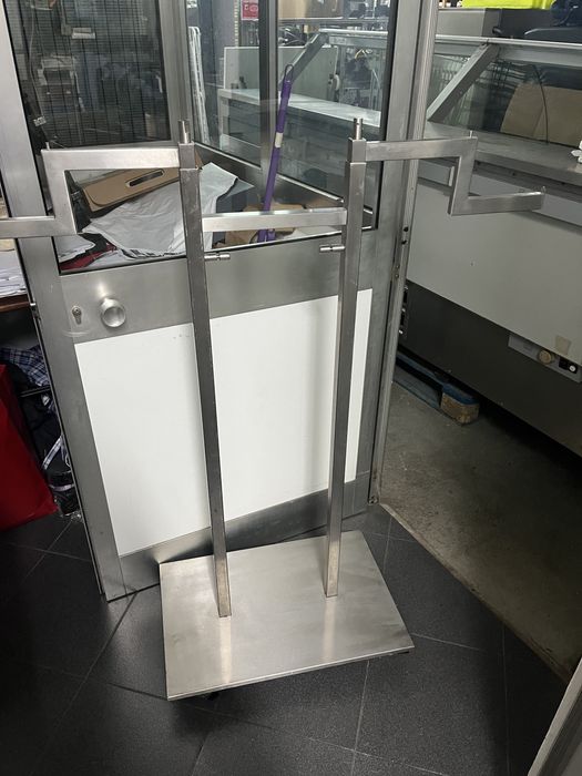 Expositor em inox para cruzetas etc