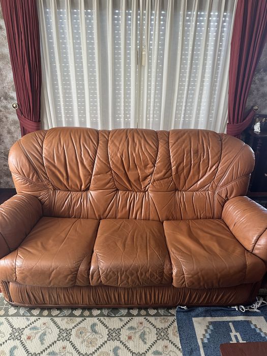 Sofa em pele castanho