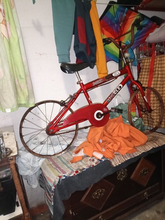 Aceito ofertas BMX entre 30 a 40 anos  tudo original para restaurar pintura está bom
